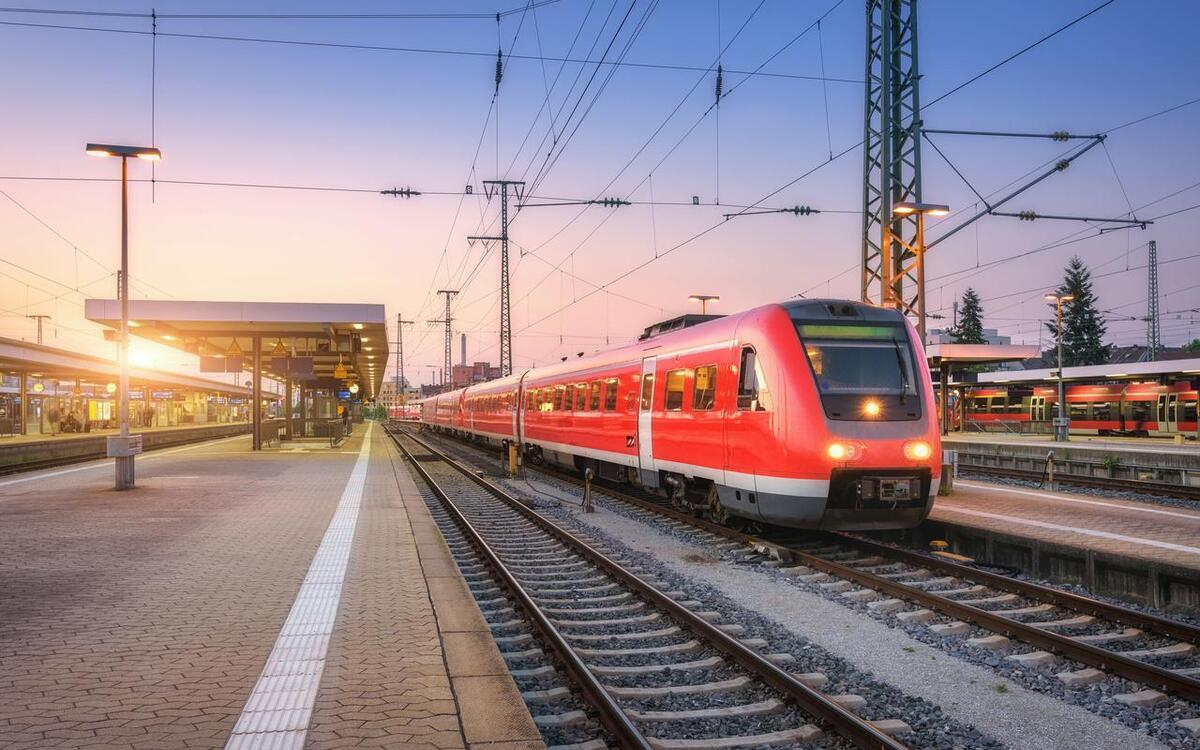 烏魯木齊坐火車到廣州幾個小時_烏魯木齊廣州火車票票價查詢_廣州至烏魯木齊火車