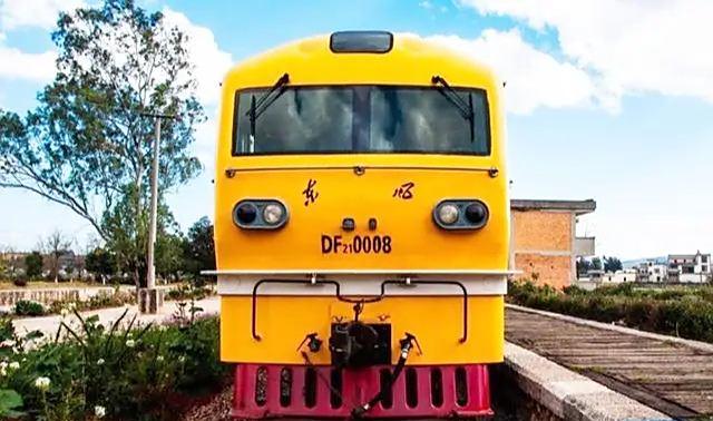 云南紅河州石屏：比大理還舒服的小城，有米軌火車、美食和絕美湖泊