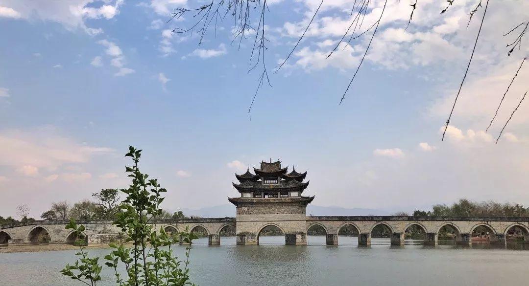 火車古鎮(zhèn)_古城小火車_古城火車站是哪個(gè)城市