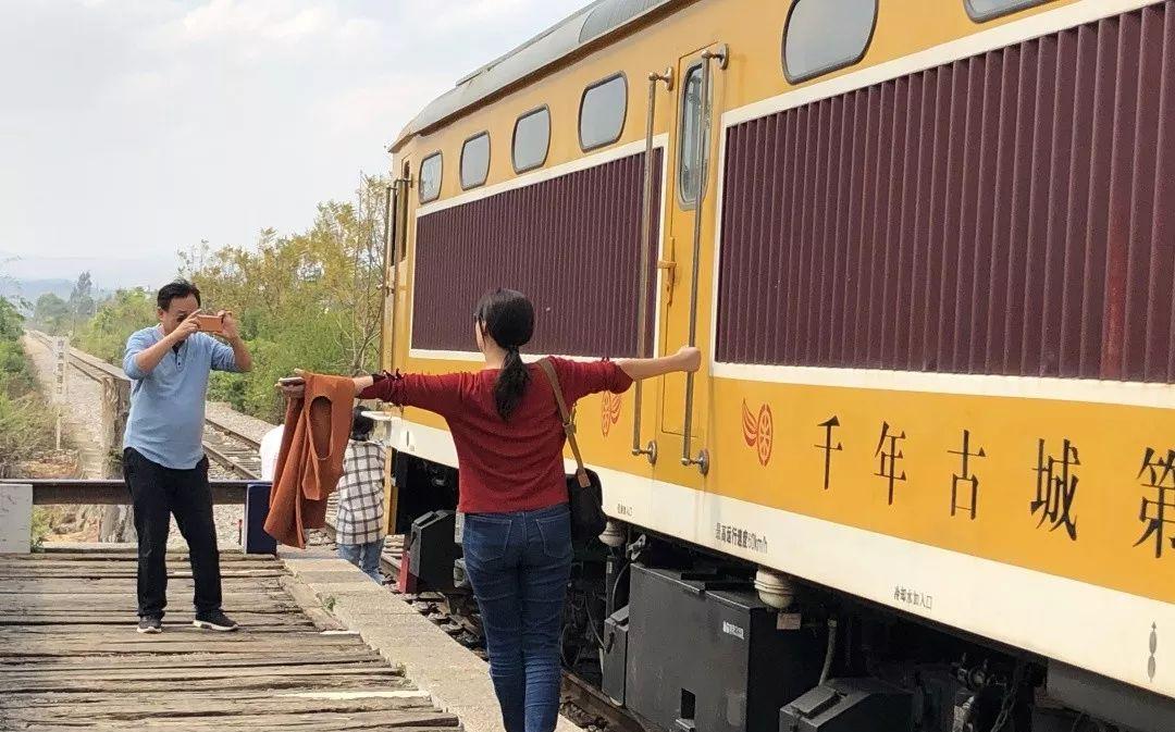 古城火車站是哪個(gè)城市_古城小火車_火車古鎮(zhèn)