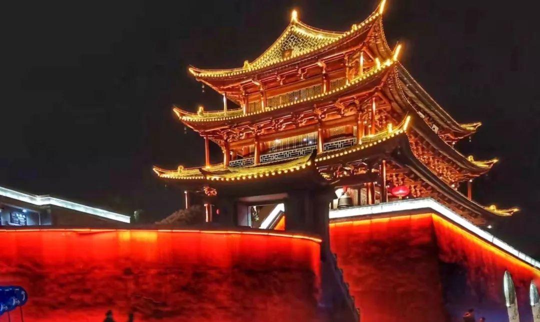 火車古鎮(zhèn)_古城小火車_古城火車站是哪個(gè)城市