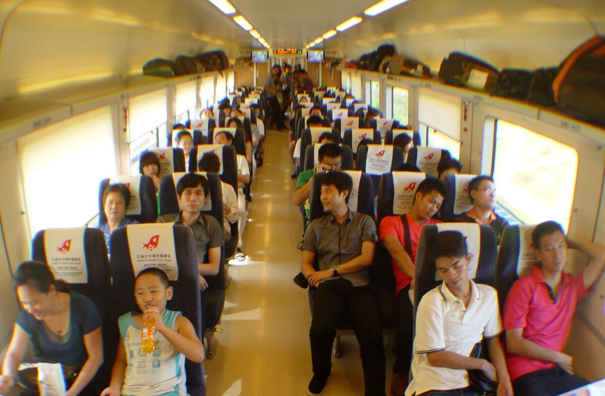 臥鋪火車(chē)刷牙洗臉_火車(chē)軟臥鋪圖片_火車(chē)臥鋪怎么上