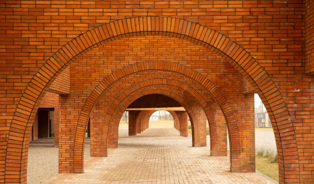 淄博火車站出站口：城市溫情與特色接待的起始點