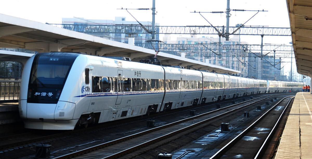 z108火車軟臥鋪圖_火車臥鋪上鋪好嗎_火車臥鋪怎么上