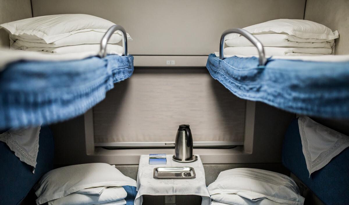 z108火車軟臥鋪圖_火車臥鋪上鋪好嗎_火車臥鋪怎么上