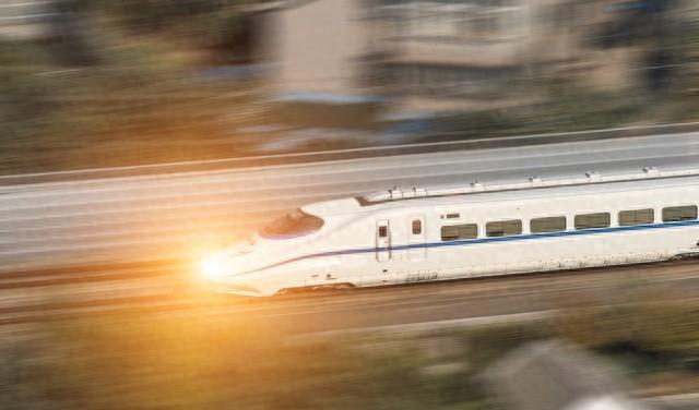 高鐵與動(dòng)車的區(qū)別和優(yōu)勢(shì)大揭秘：速度、舒適度與便利性全面對(duì)比