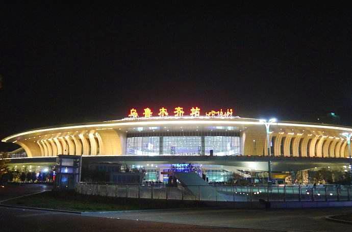 烏魯木齊火車站：天山雪海、絲路明珠，開(kāi)啟新疆之旅的起點(diǎn)