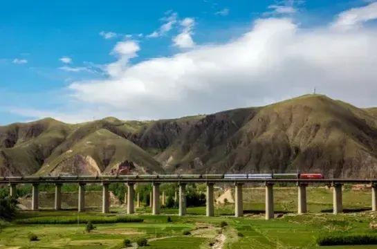 烏魯木齊到內(nèi)地火車(chē)_烏魯木齊至新疆_到新疆烏魯木齊的火車(chē)