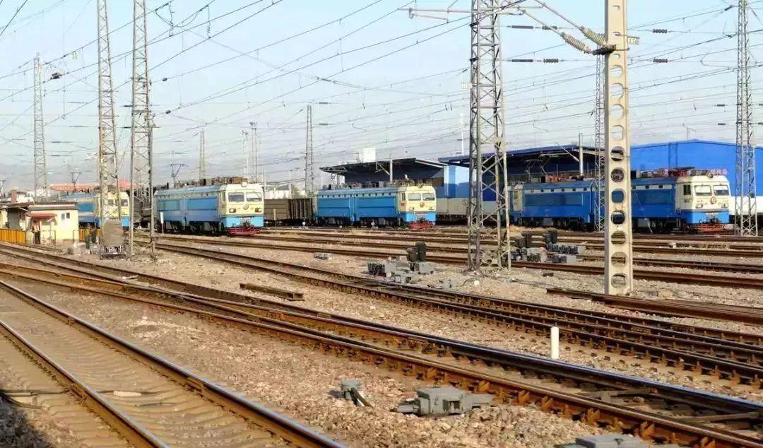 從深圳到太原：一段跨越地理與情感的火車之旅