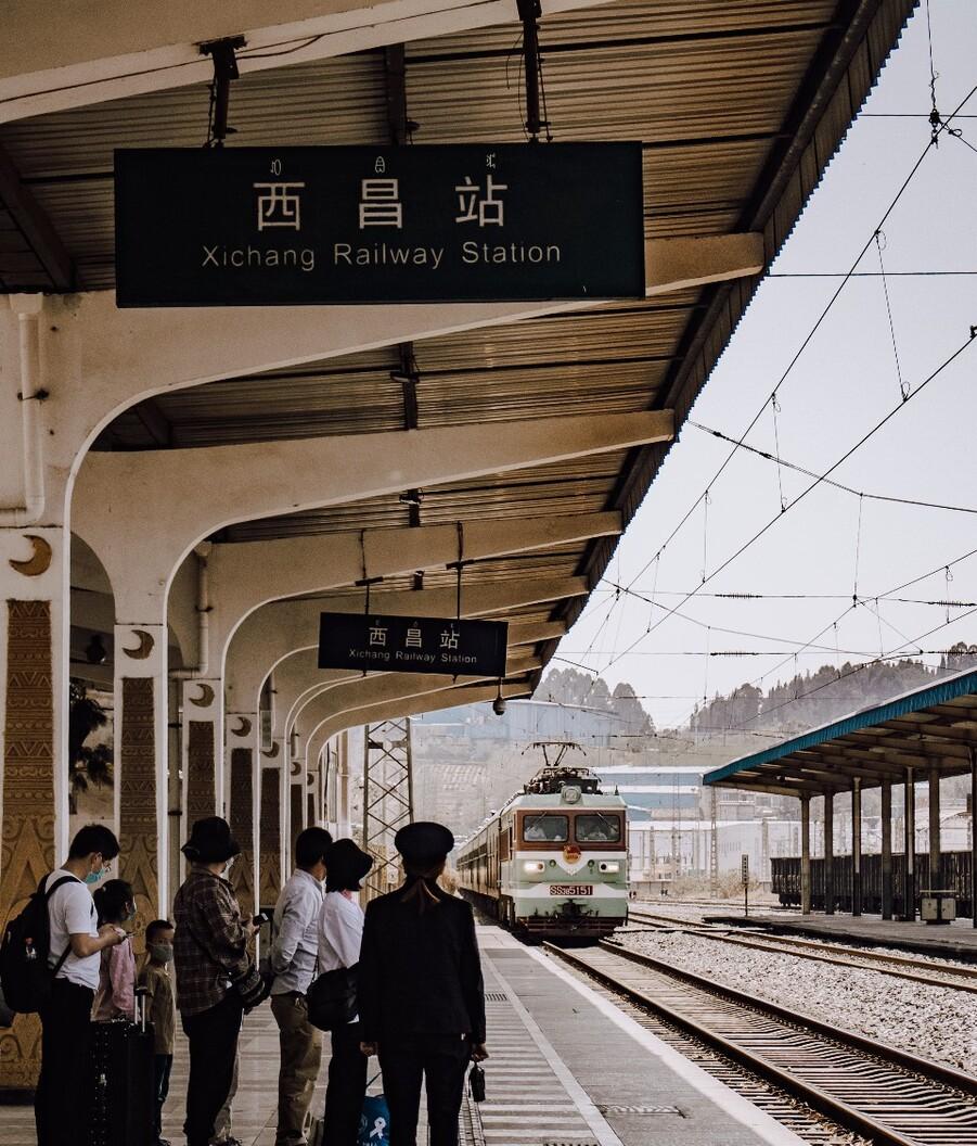 正藍旗火車站：承載歷史與情感的交織之地