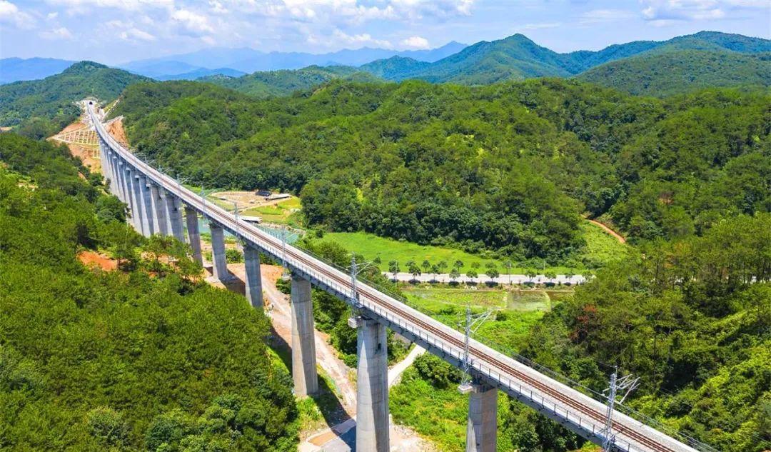 贛州至興國列車：情感紐帶與心靈慰藉之旅