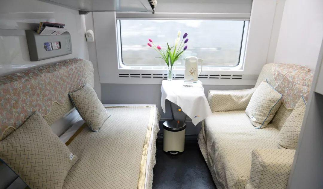 火車區別軟臥硬臥上鋪圖片_火車上硬臥和軟臥的區別_火車硬臥和軟臥哪個劃算