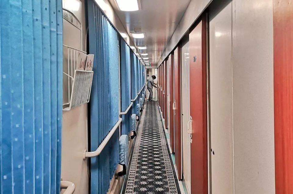 火車上硬臥和軟臥的區別_火車區別軟臥硬臥上鋪圖片_火車軟臥和硬臥是連著的嗎