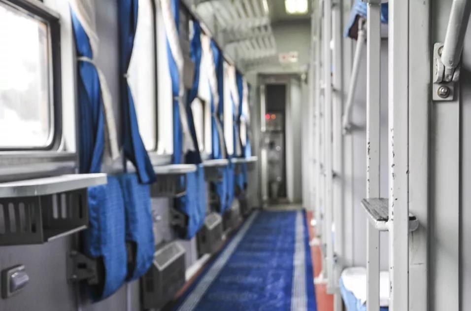 火車上硬臥和軟臥的區(qū)別_火車軟臥和硬臥是連著的嗎_火車硬臥和軟臥哪個劃算