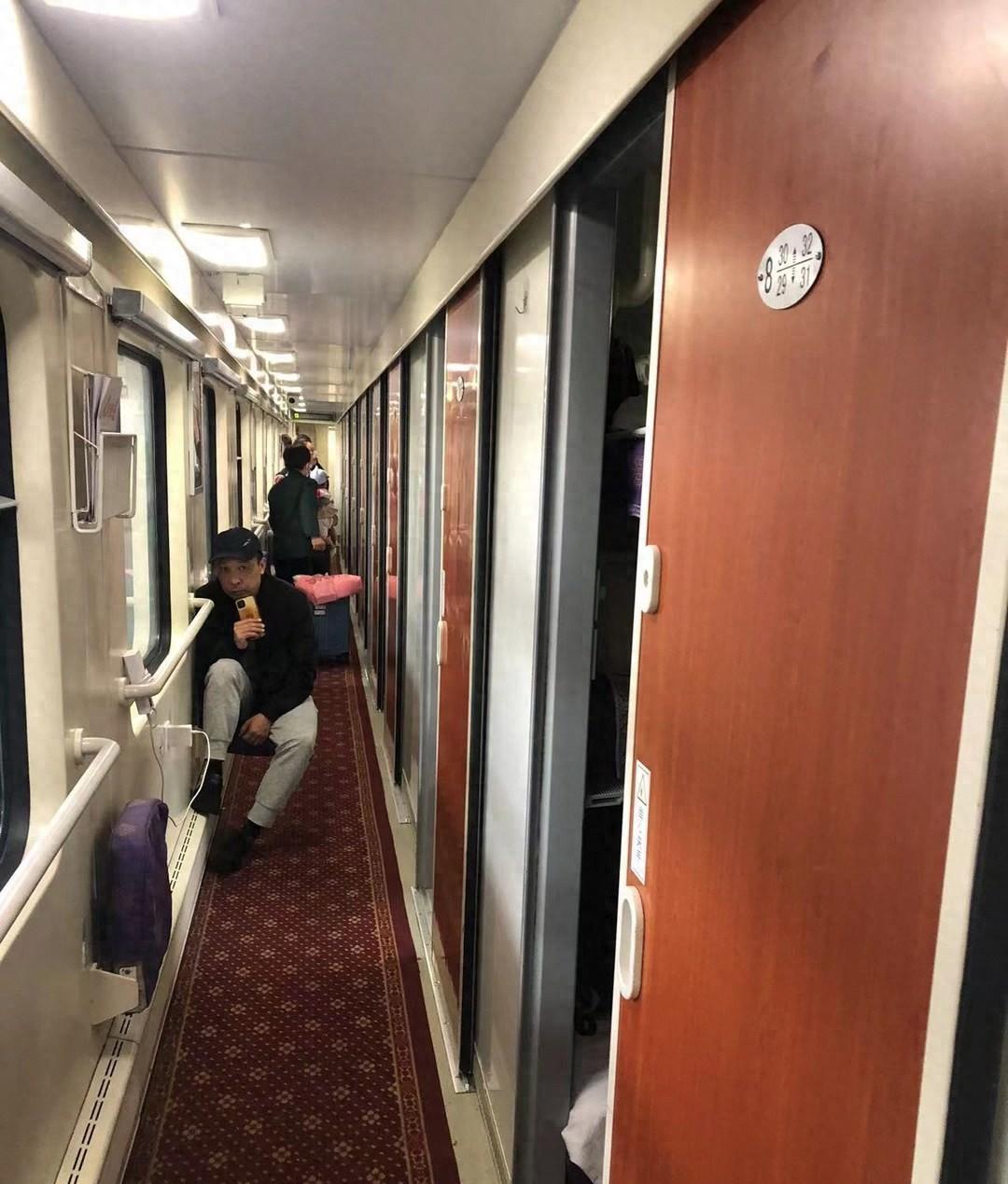 淄博小燒烤、濰坊風(fēng)箏節(jié)火爆，火車軟臥初體驗