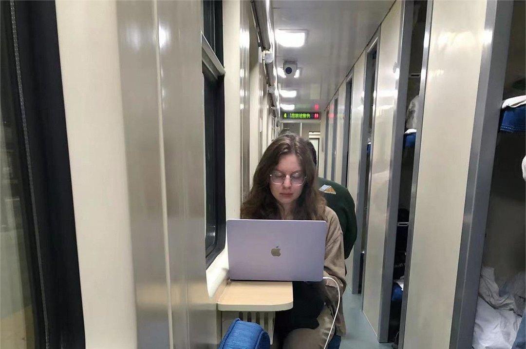 火車硬臥和軟臥哪個劃算_火車上硬臥和軟臥的區別_火車區別軟臥硬臥上鋪圖片