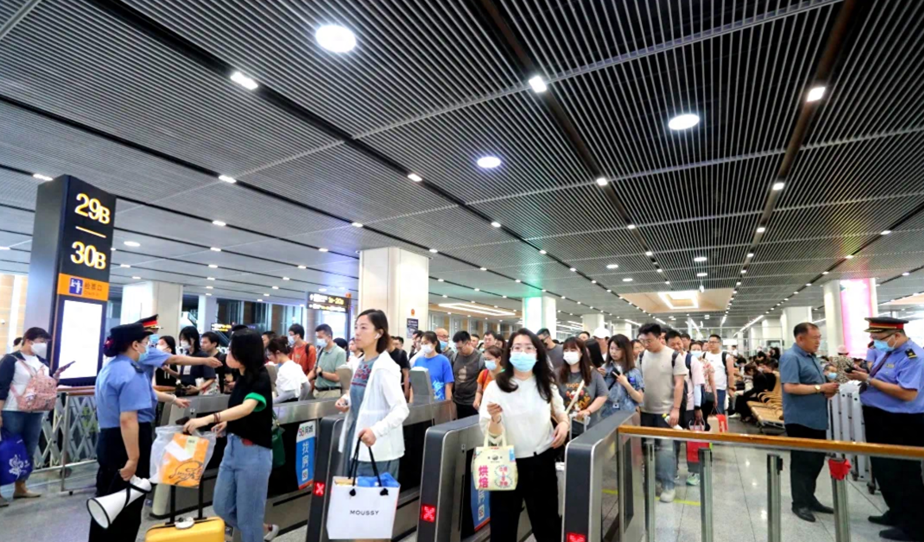 2023 年暑運(yùn)北京西站和豐臺(tái)站預(yù)計(jì)發(fā)送旅客超千萬，這些列車有調(diào)整