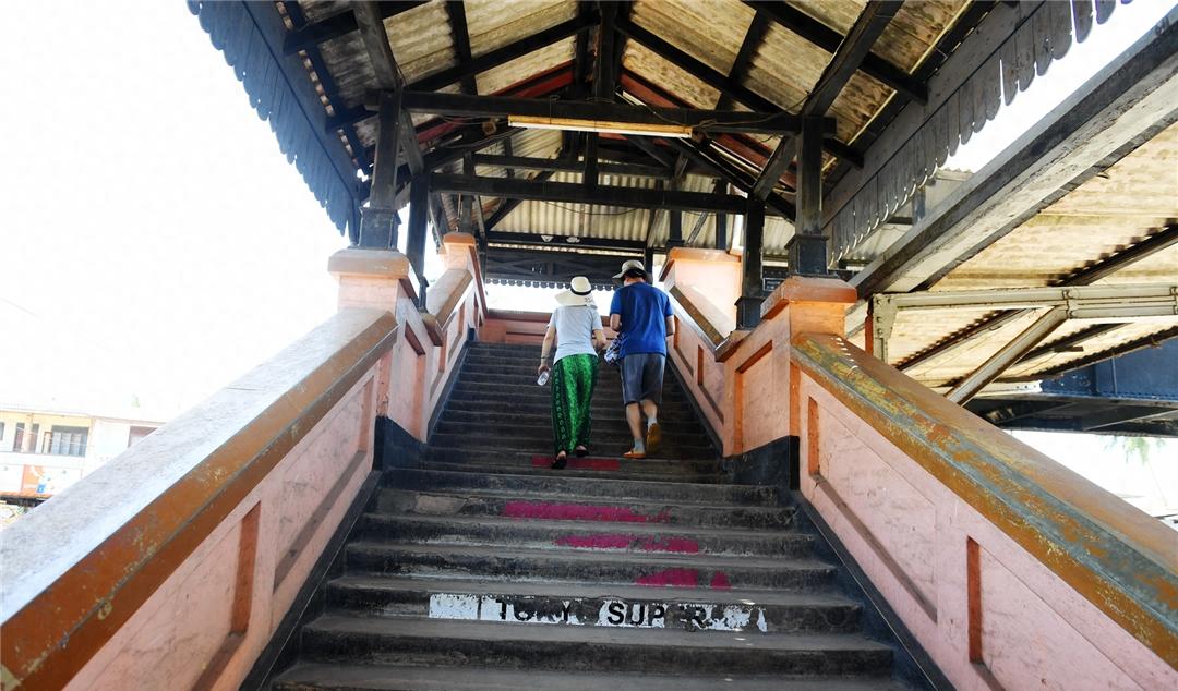 斯里蘭卡最美的風景：坐著海上小火車去旅行宛若置身童話世界