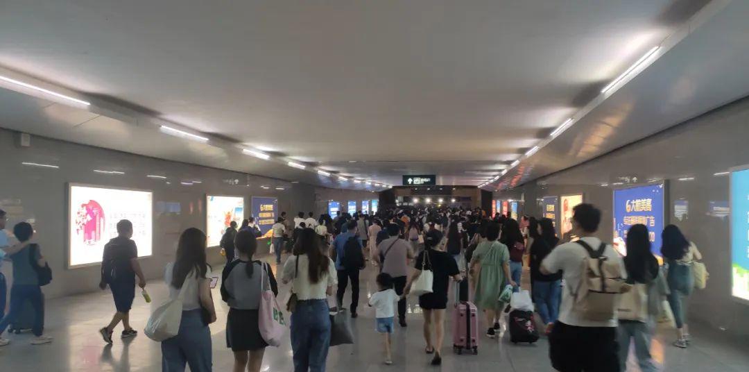 昨晚汕尾火車站：最后一班車、眾多出站人、6 路車司機的暖心之舉