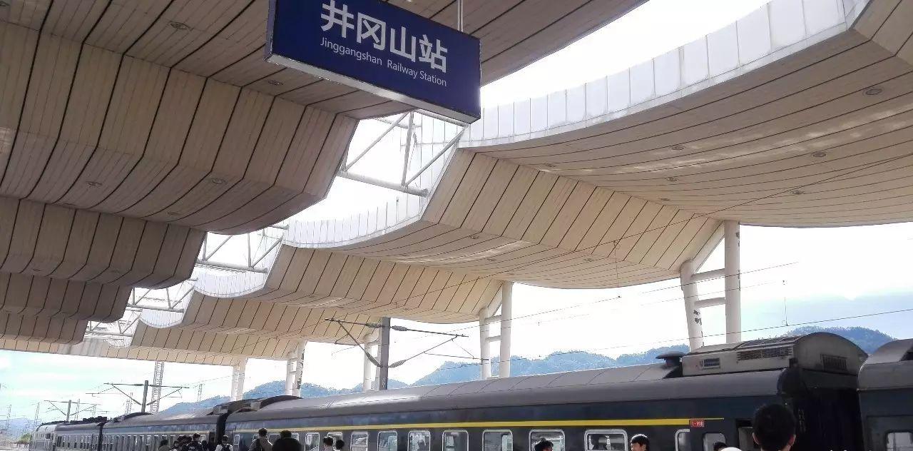 吉安暴雨后的返程之旅:K169 列車上的補票與睡眠困擾