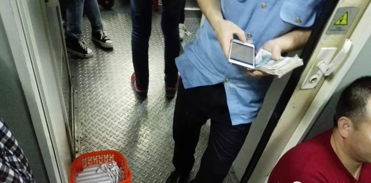 火車充電硬臥上可以充電嗎_硬臥火車上可以充電嗎_坐火車硬臥能不能充電