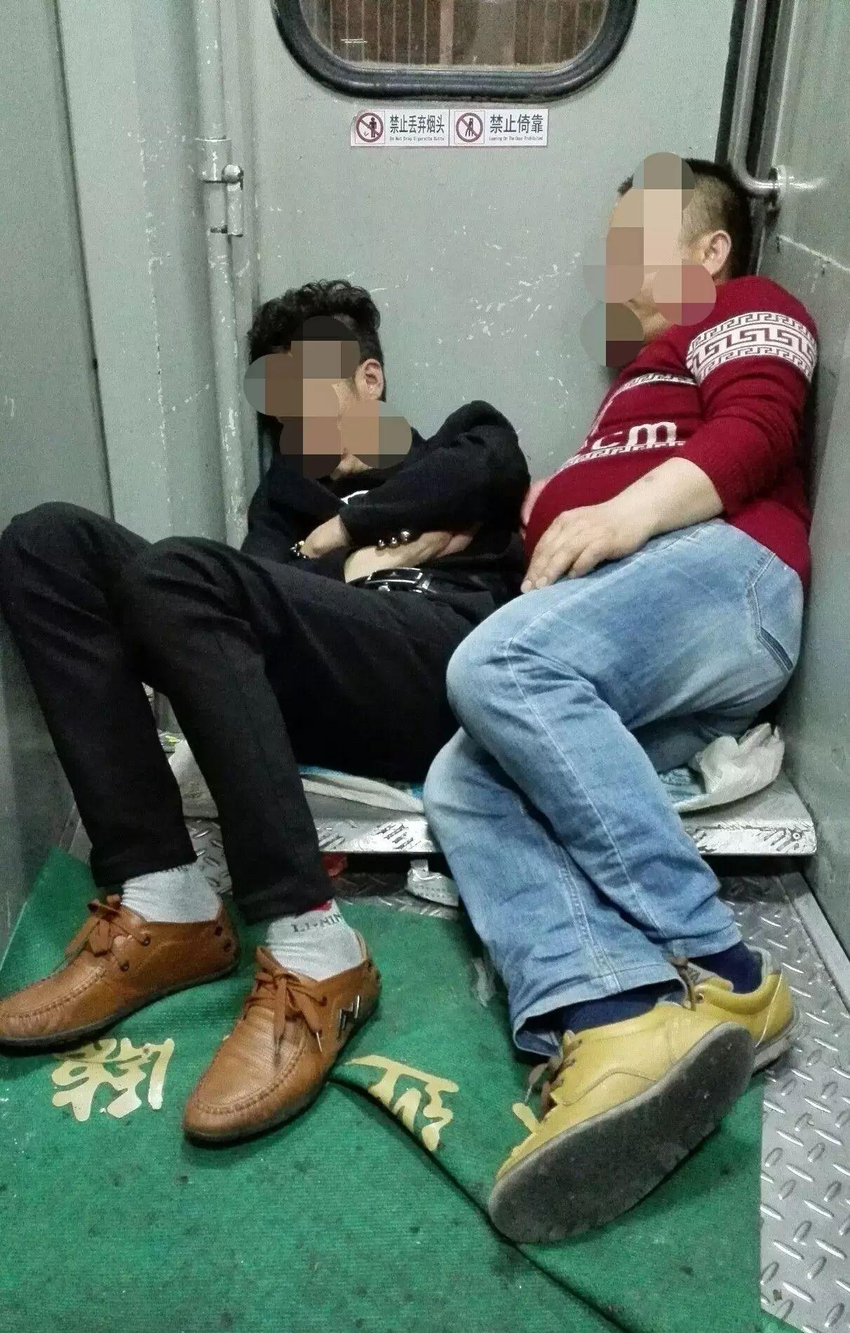 坐火車硬臥能不能充電_硬臥火車上可以充電嗎_火車充電硬臥上可以充電嗎