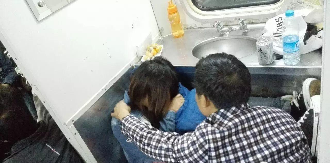 火車充電硬臥上可以充電嗎_坐火車硬臥能不能充電_硬臥火車上可以充電嗎