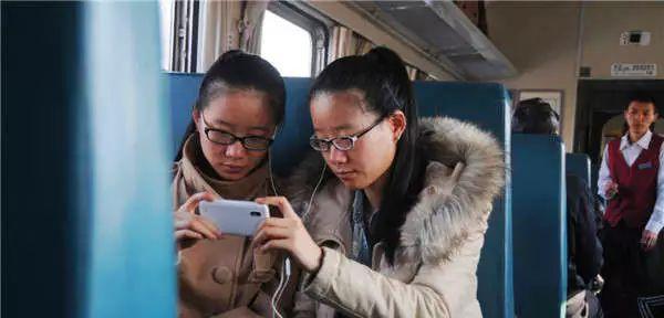 火車硬臥能充電_火車充電硬臥上可以充電嗎_硬臥火車上可以充電嗎