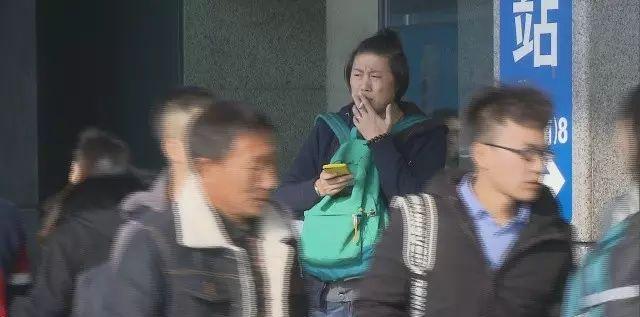 火車吸煙區(qū)在哪兒_火車吸煙處照片_火車吸煙區(qū)在哪