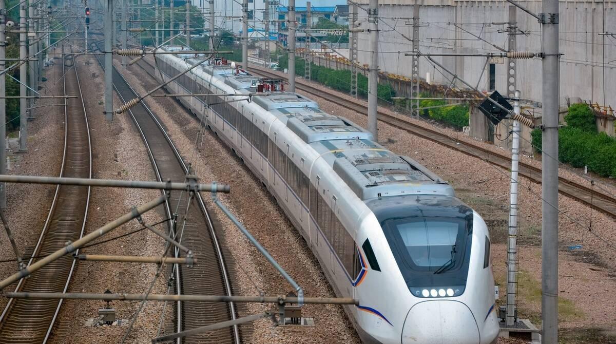 國內(nèi)首條市域鐵路金山小火車開通 10 年，極大方便市民通勤與游玩