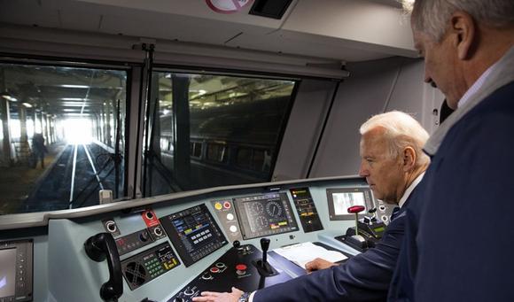 什么火車最快_火車托運汽車怎么聯系_軌道火車海洋火車