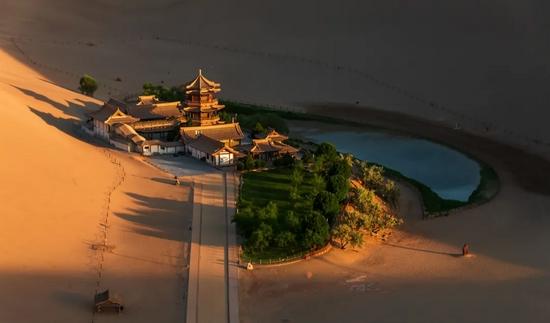 火車坐上鋪好還是下鋪好_坐在火車上_火車坐上鋪還是中鋪還是下鋪好