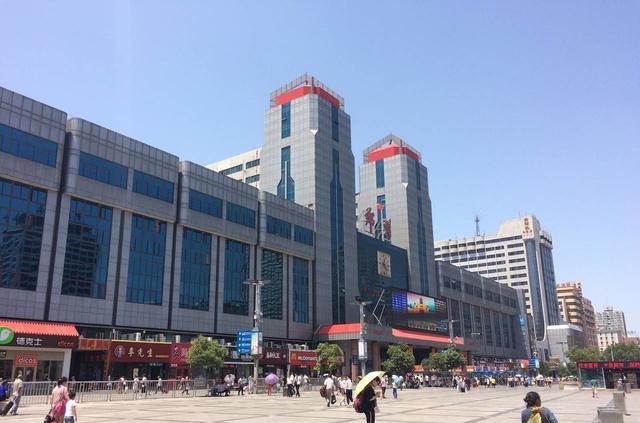鄭州站：全國最大旅客中轉站之一，鐵路心臟，交通樞紐