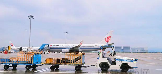 廈門機場試點無人駕駛物流牽引車，華東地區首個嘗鮮