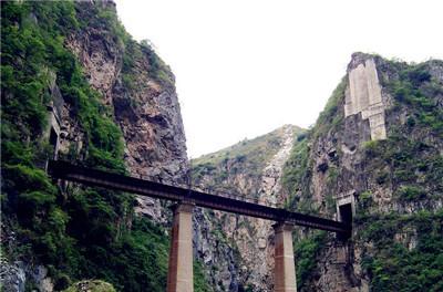 火車坐上車了還可以退票嗎_坐在火車上_火車坐上鋪還是中鋪還是下鋪好