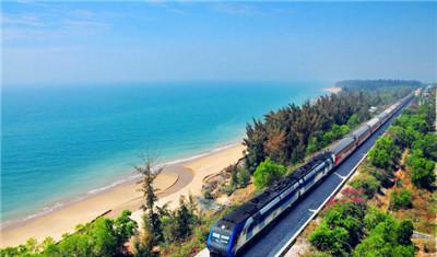 火車坐上鋪還是中鋪還是下鋪好_火車坐上車了還可以退票嗎_坐在火車上