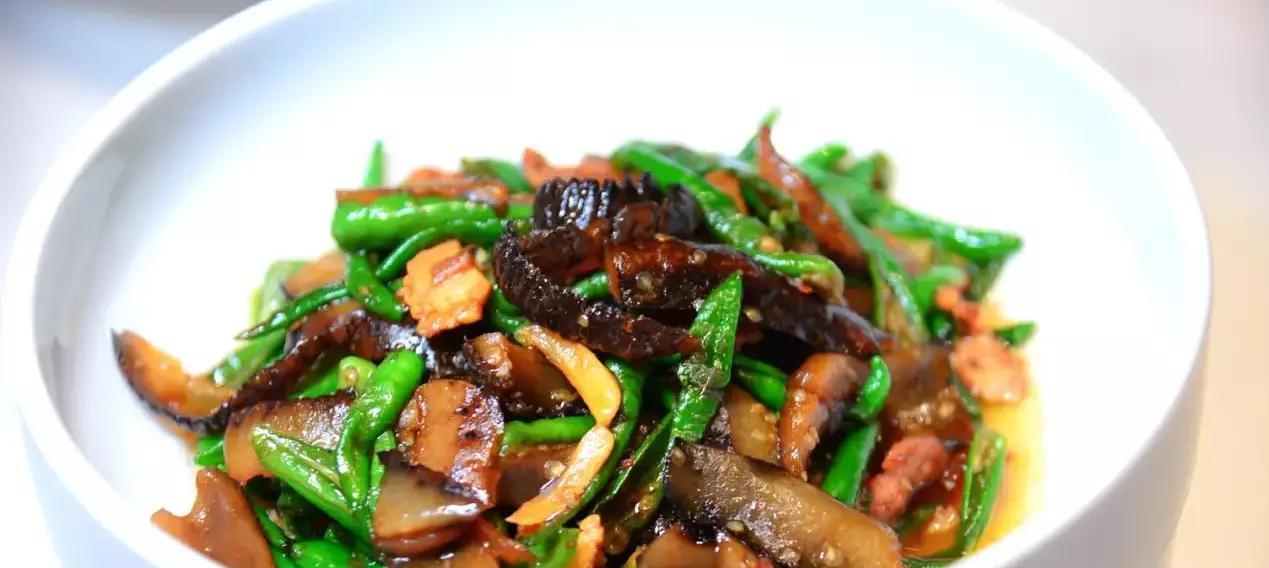 火車上鋪好嗎_火車上鋪好不好_火車中鋪怎么上最方便