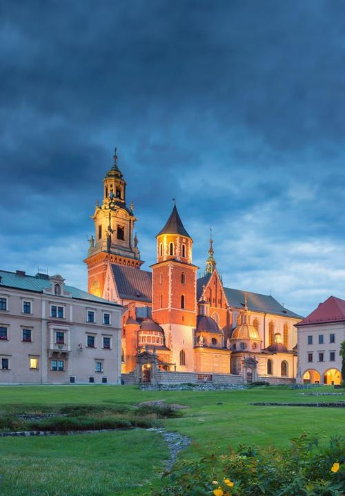 波蘭火車慢車是紅色還是黑色_波蘭火車慢車什么顏色_波蘭的火車