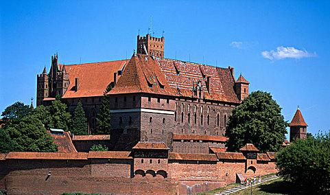 波蘭火車慢車什么顏色_波蘭火車慢車是紅色還是黑色_波蘭的火車