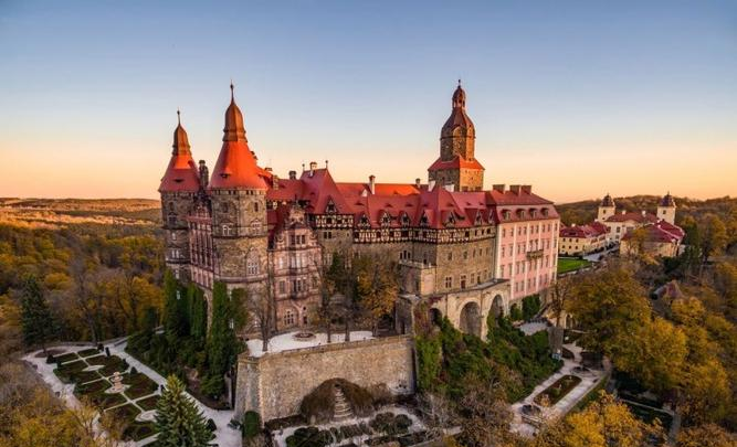 波蘭的火車_波蘭火車慢車是紅色還是黑色_波蘭火車慢車什么顏色