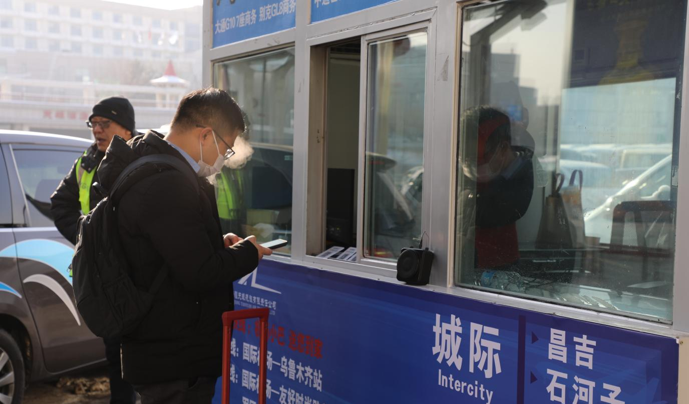 烏魯木齊國際機(jī)場機(jī)場快線小巴:20元一位送您到家