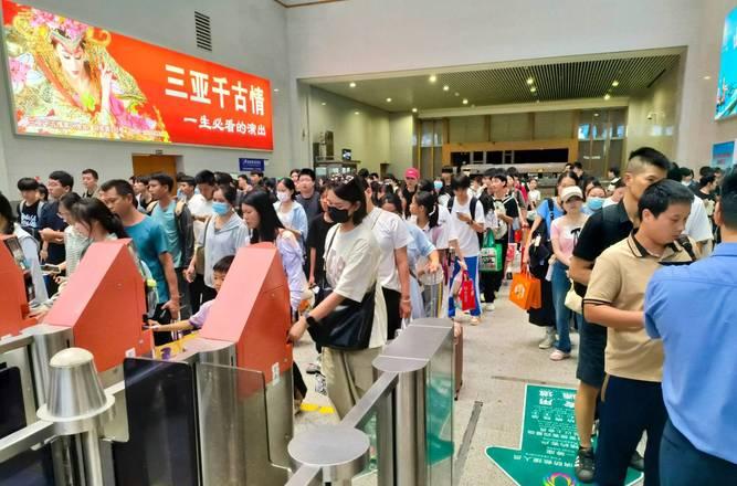 鐵路暑運已過半程,海口火車站客流情況及后半程展望