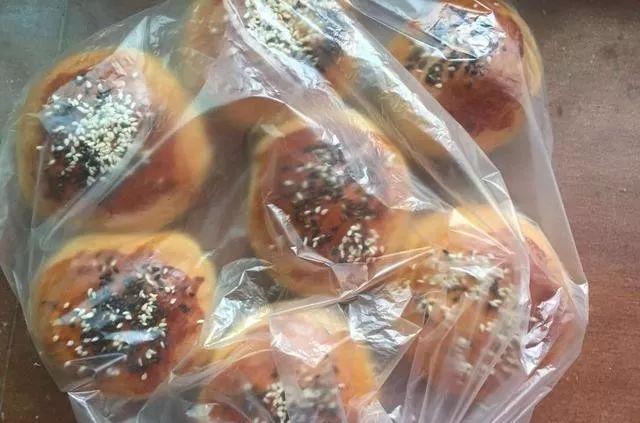 火車上有食物嗎_火車上有什么吃的_火車上吃飯吃出蟲子怎么辦